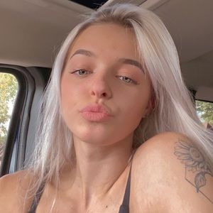 Meet your Posher, Isabel